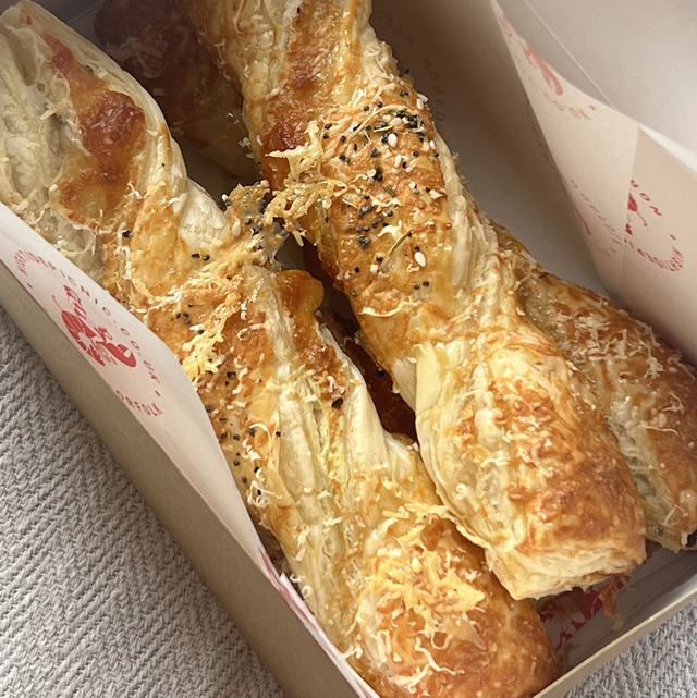 Side- 4 X Large Cheese Straws