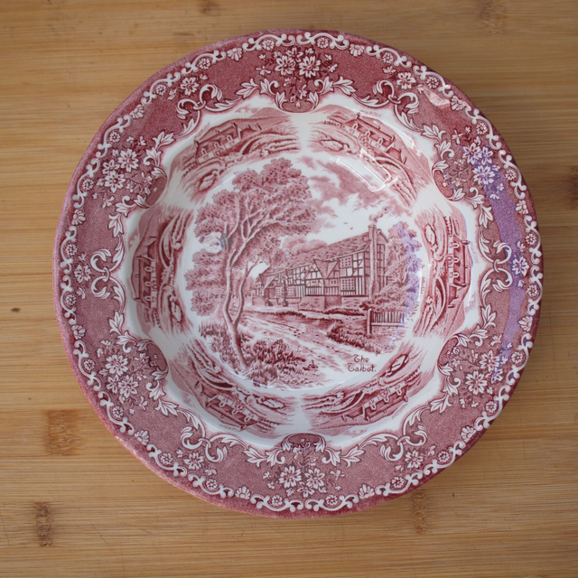 Grindley | Soepbord (diameter 22 cm | hoogte 4 cm) ‘English Country Inns’ motief in roze kleur | Vintage