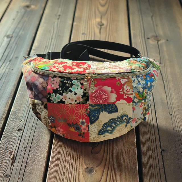 Sac banane en patchwork de tissus d'Asie et matelassé, bandoulière Alaska