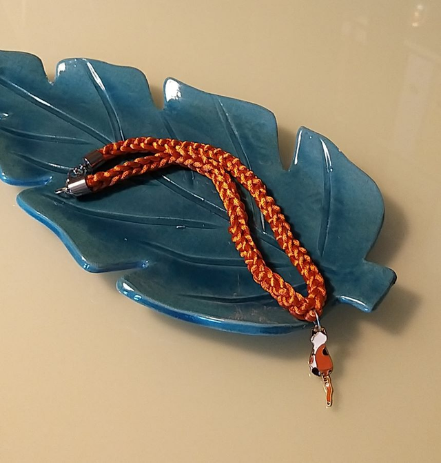 Macsek  mozgó farokkal