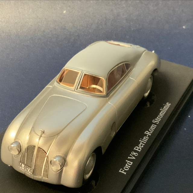 Ford V8 Berlin - Rom Stromlinie AutoCult 1:43