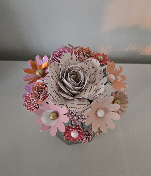 Bouquet de Fleurs en Papier – Décoration Élégante et Durable