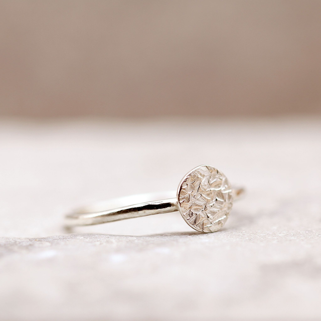 Sterling silver subtle hammered disc ring (size P)
