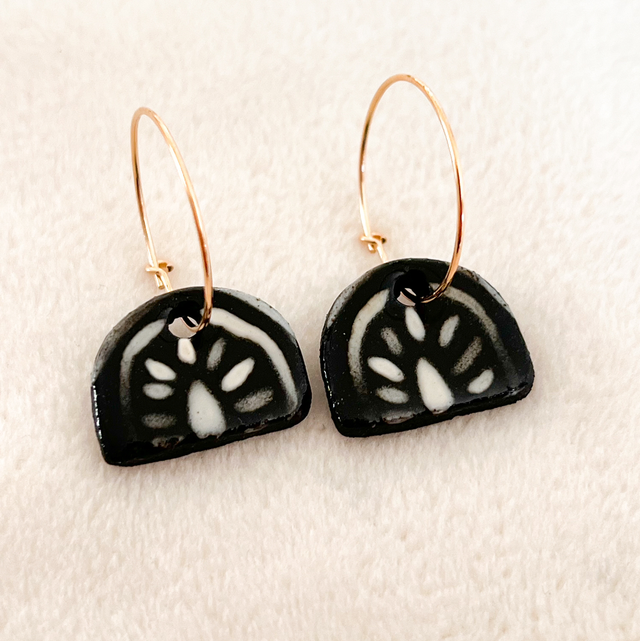 Boucles d’oreilles terre noire 