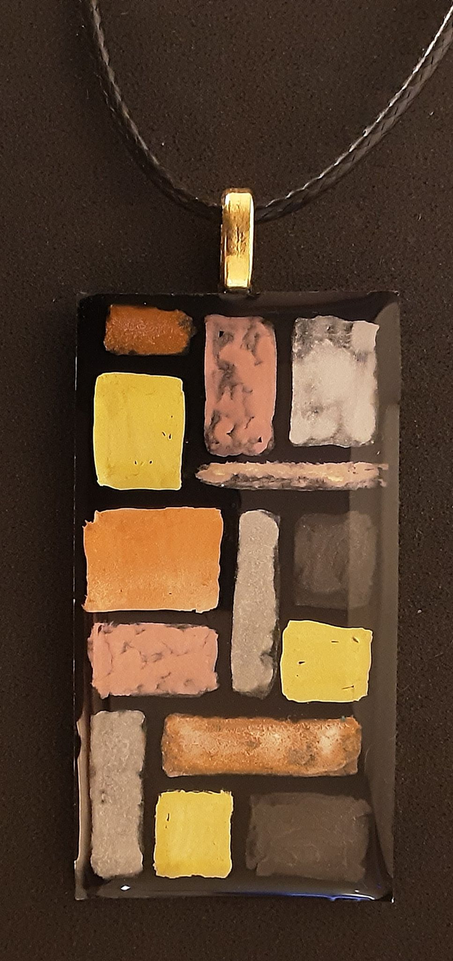 Pendentif rectangle moyen collection Vitrail fond noir et carré couleur or argent cuivre  laiton