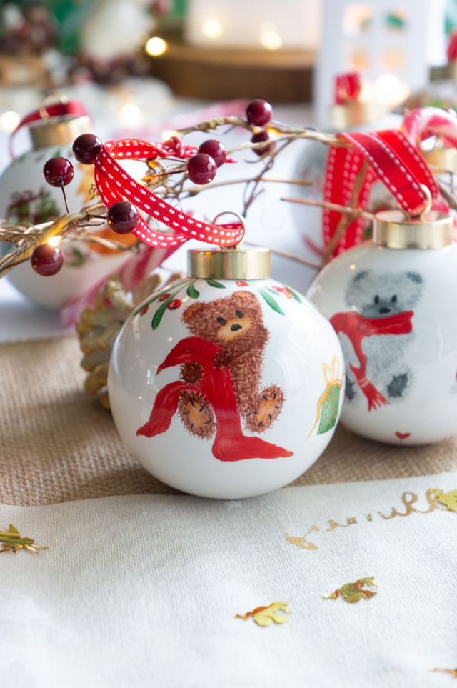 Boule premier Noël personnalisée en porcelaine , boule de Noël prénom enfant, motif ourson 