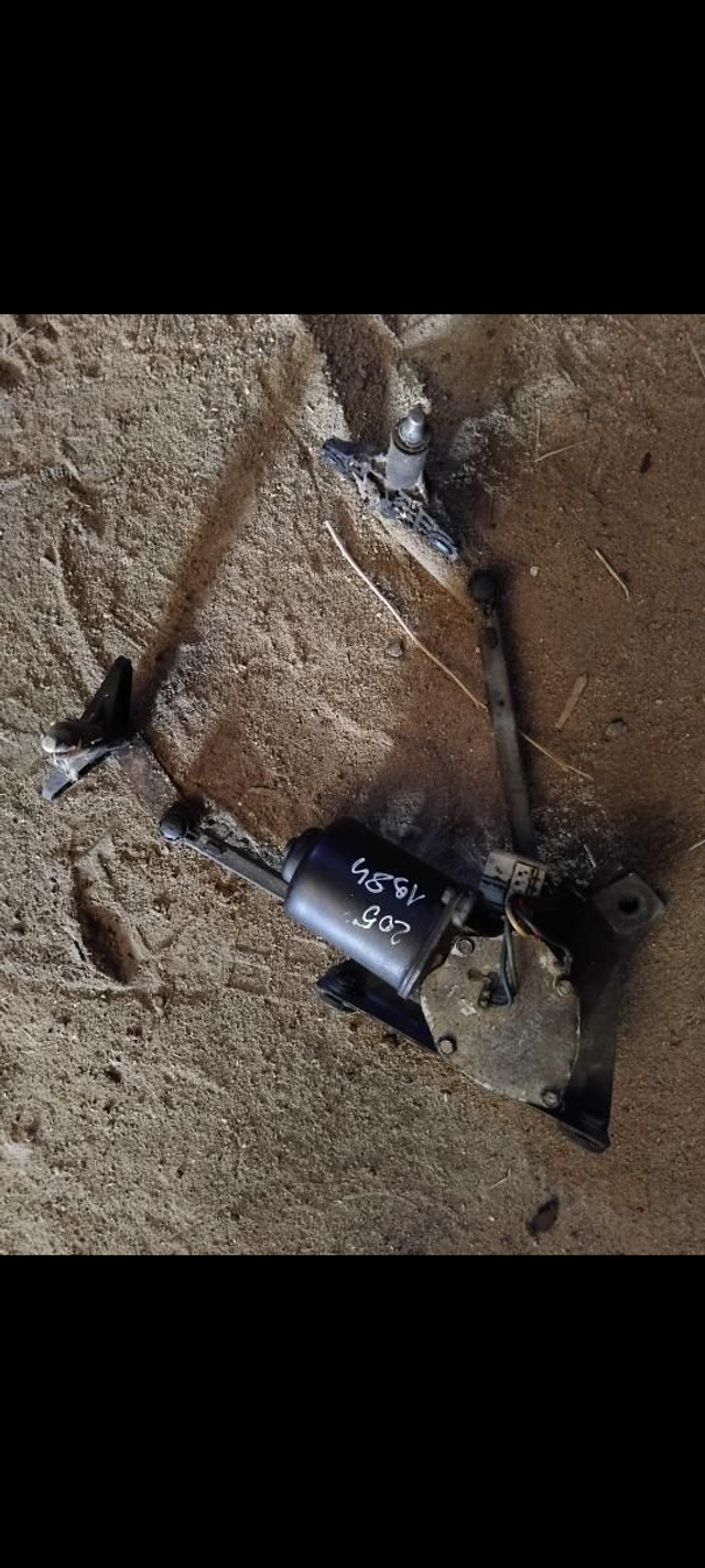 Moteur essuie-glace avant 