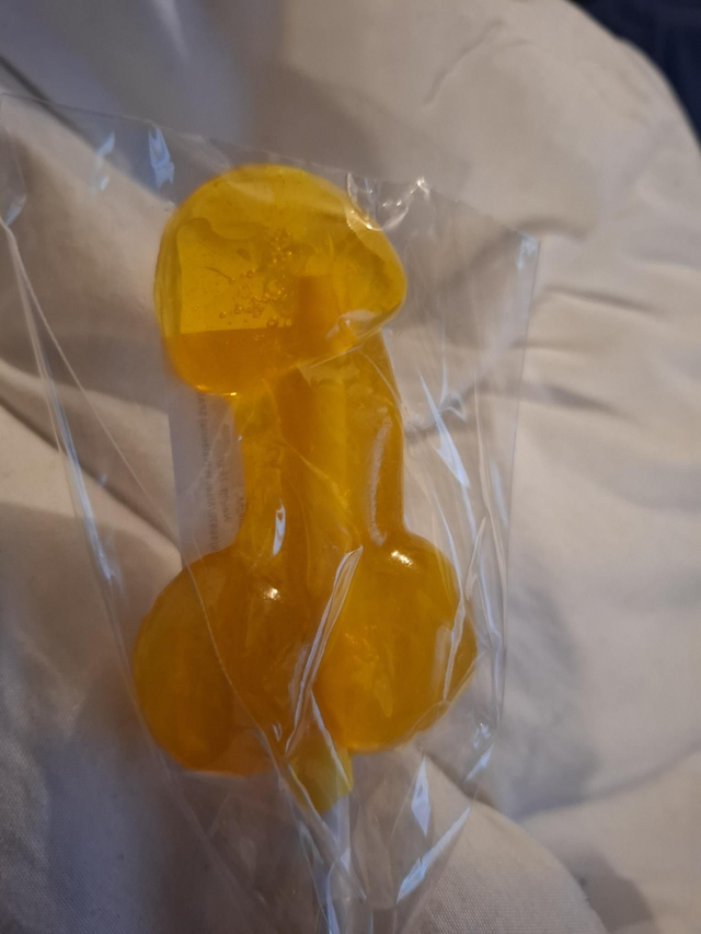 Sucette penis pina colada