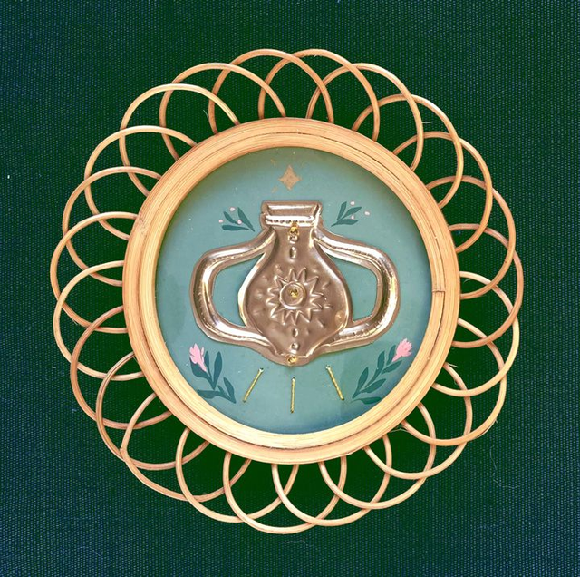 Amphore - cadre rond, rosace en rotin