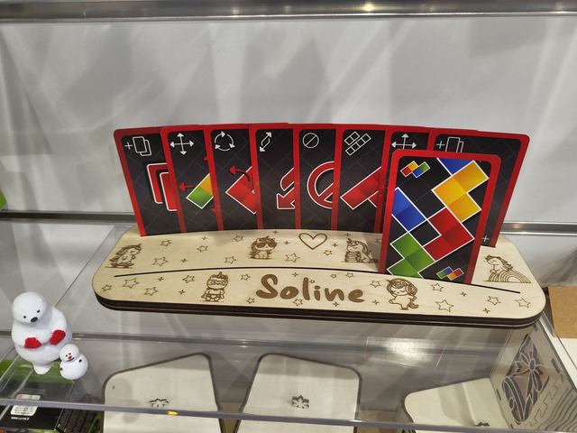 Porte-Cartes en Bois Personnalisable – L’Allié de Vos Soirées Jeux