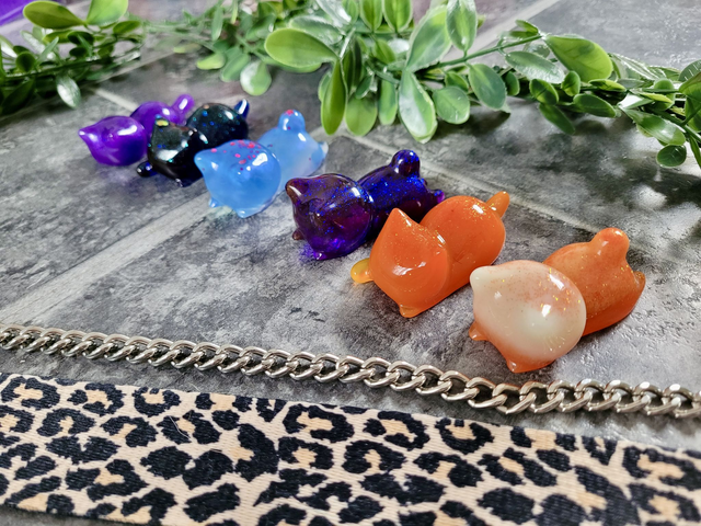 Cat Ornaments | Pen Rest Holder &amp; Desk Decor