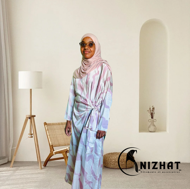 Robe longue satiné imprimée à motifs vagues rose et blanc