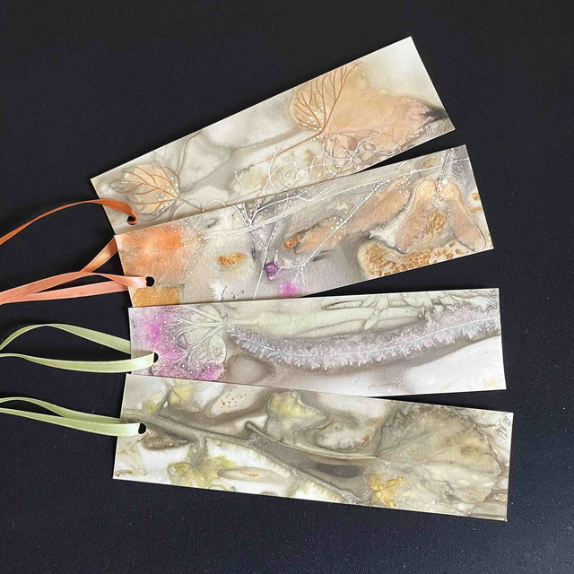 Kirjanmerkki kontaktivärjätty