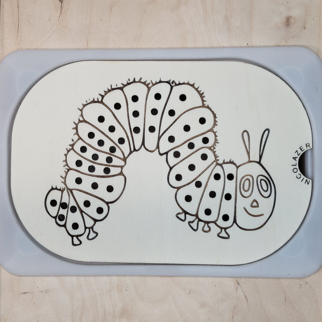 Insert sensoriel bois compatible trofast &quot;la chenille à trou&quot;