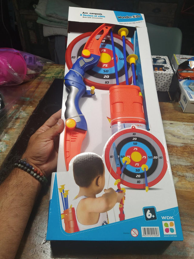 ARC CARQUOIS ET 3 FLECHES AVEC CIBLE