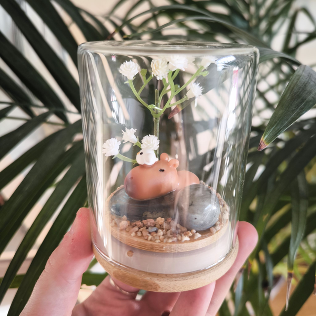 Ami protecteur - Capybara dans l&#039;eau (labradorite)