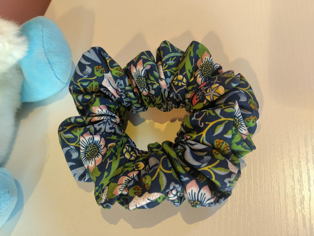 Handmade scrunchie-William Morris
