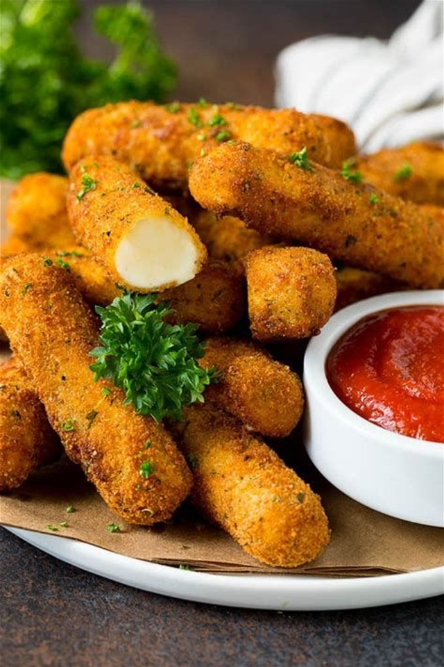 Mozzarella Sticks (6 Pcs)