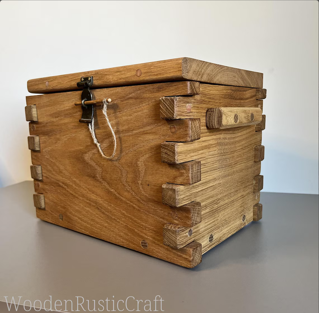 Country-Style Oak Keepsake Chest | Memory Box