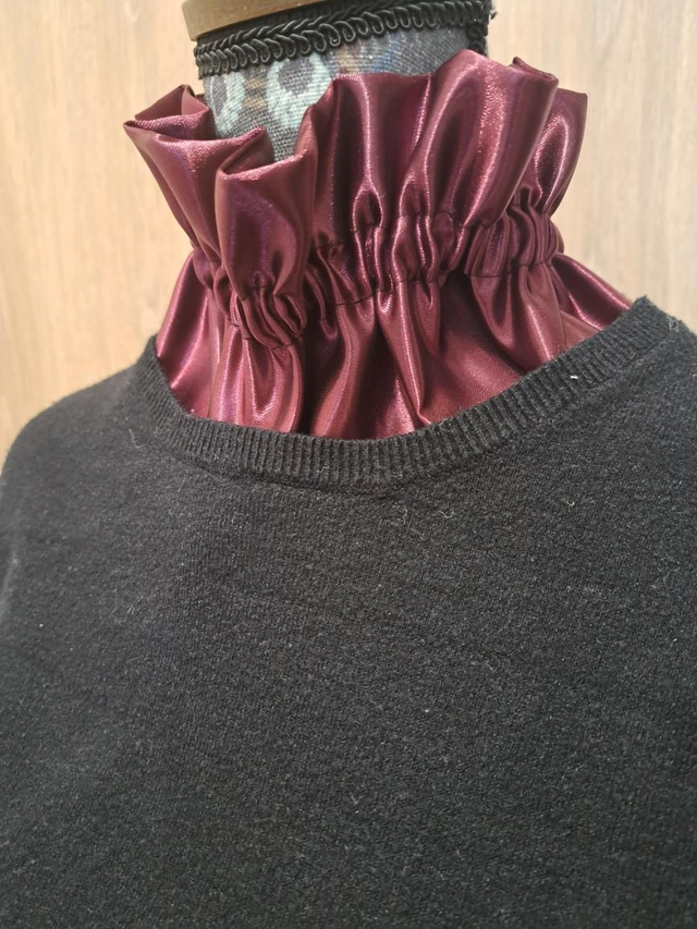 Col amovible " Victorien " satin couleur aubergine 