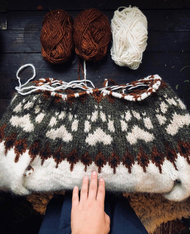 Wilderness Sweater Kit - Col 24 (White and Green Lopi Mix) - Wool &amp; Pattern - Linka Neumann