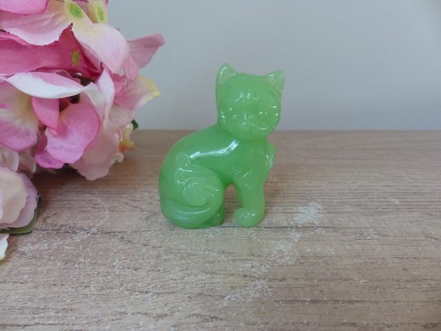 Figurine Chat Dynastie Ch'ing en Verre de Jade – Franklin Mint, 1986