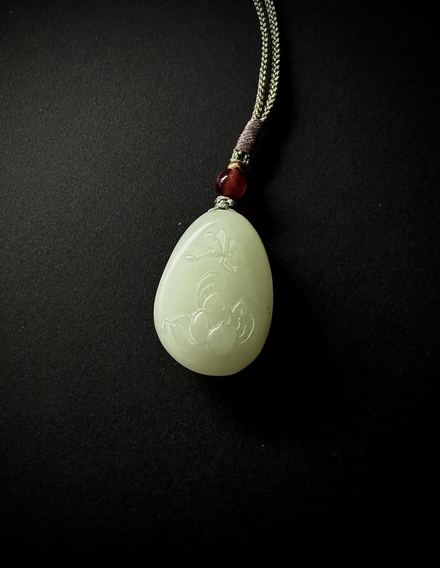 Collier en jade de Hetian (Qinglian)