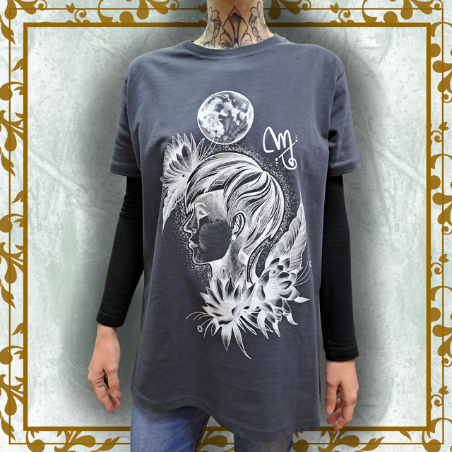 La femme et la lune - Gris foncé