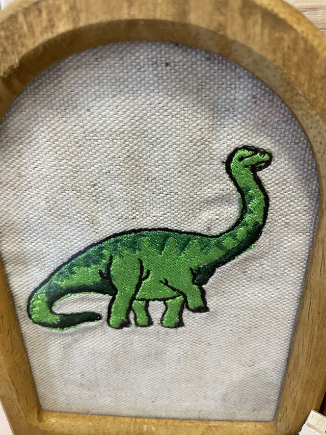 fichier broderie Diplodocus - Cadre 10x10 / 12 Formats