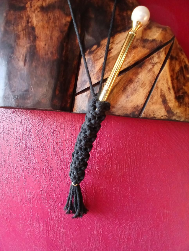 Porte-stylo en macramé – Accessoire élégant et pratique, fait main