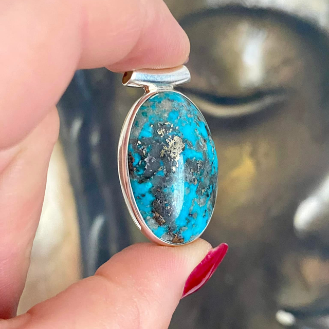 Pendentif en argent et Turquoise Iranienne sur monture indienne (divine !)