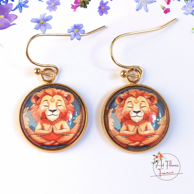 Bijoux illustrés - Petit lion méditant