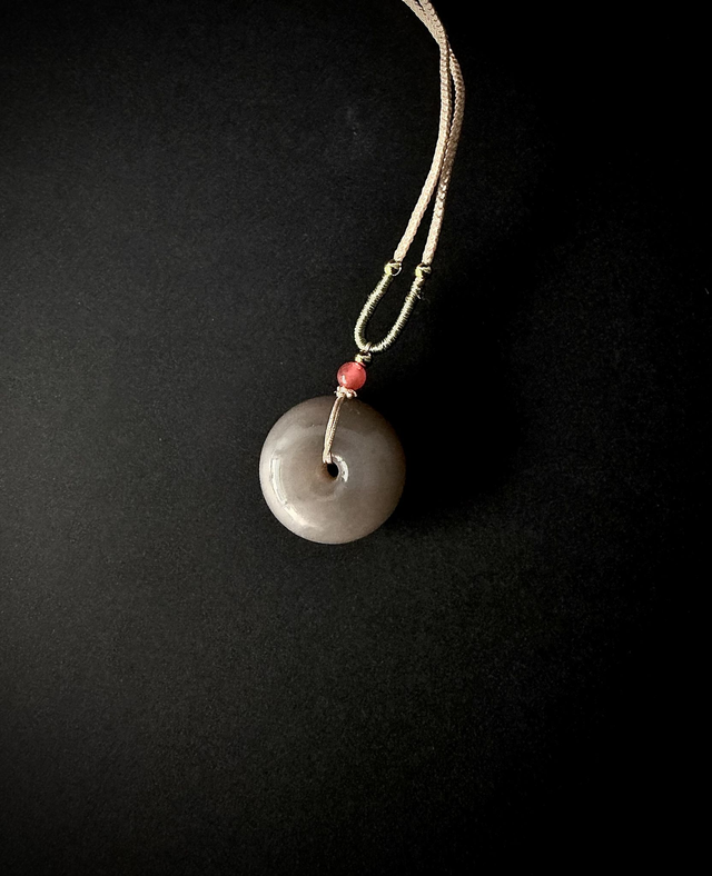 Collier “Ping’an” en jade de Hetian 