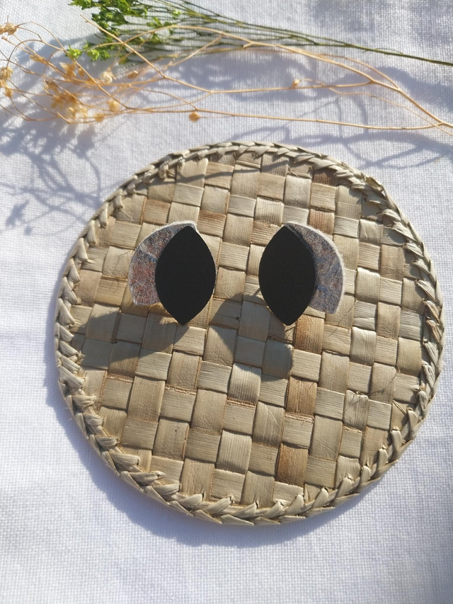 Boucles d'oreilles en matières végétales d'ananas et de pommes