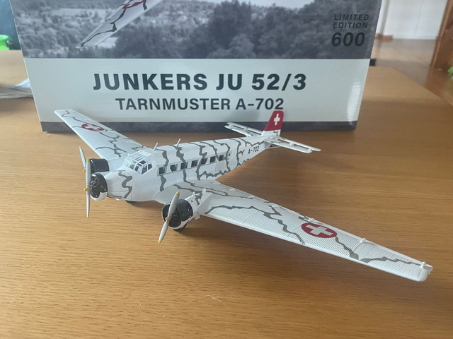 Junkers Ju-52/3m Schweiz. Luftwaffe A-702 Tarnbemalung