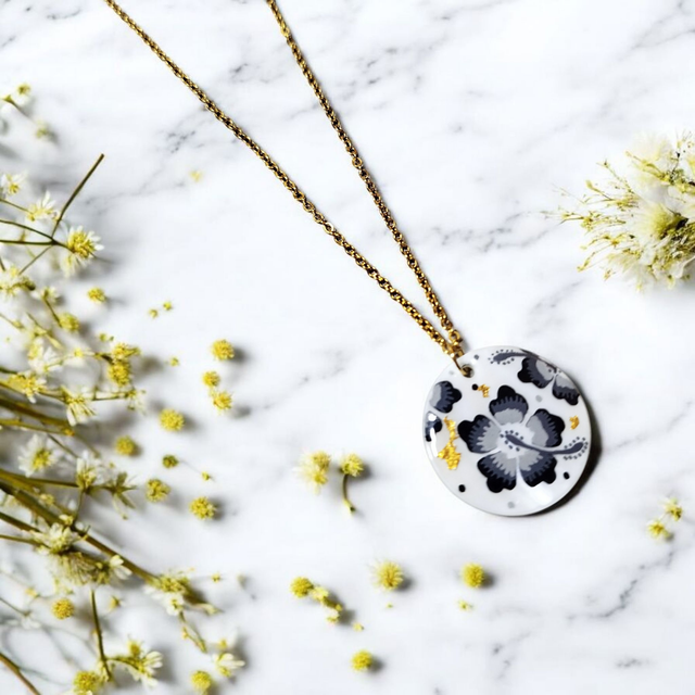 Collier dessiné Flora acier inoxydable noir nacre