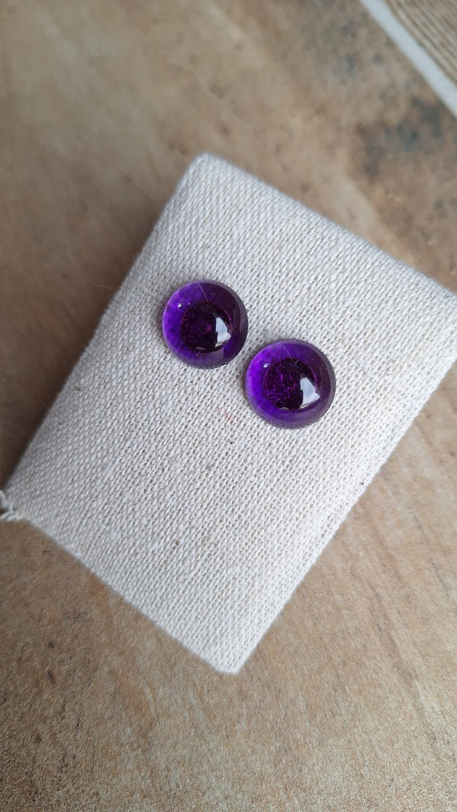 Puces rondes violettes