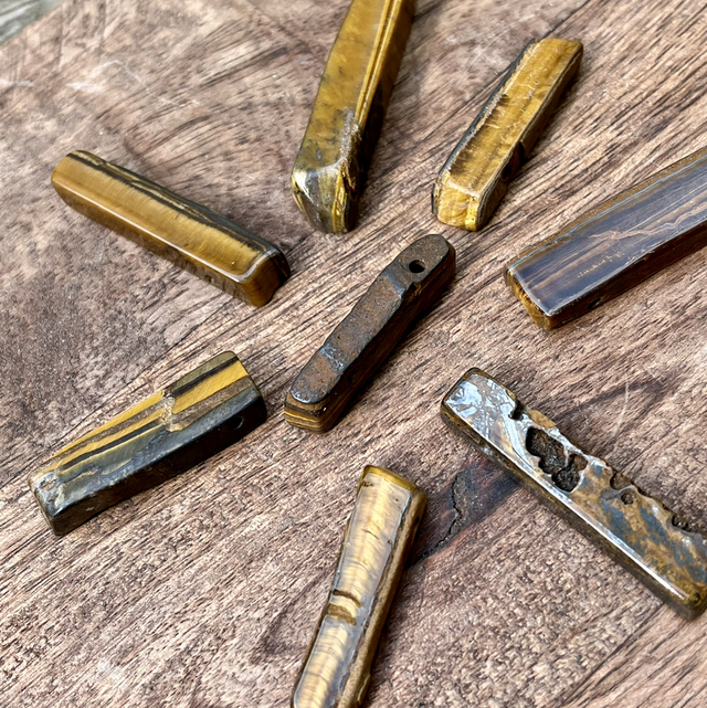 Tiikerinsilmä kiviriipus 