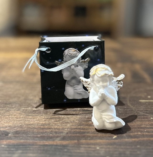 Ange priant pour la paix