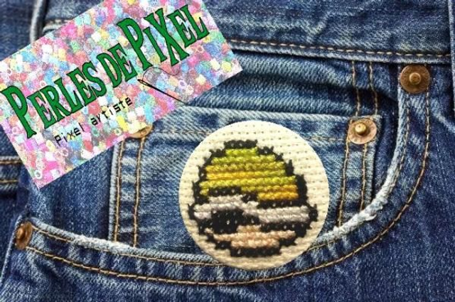 Carapace verte Badge ou porte clé brodé à la main pixel art