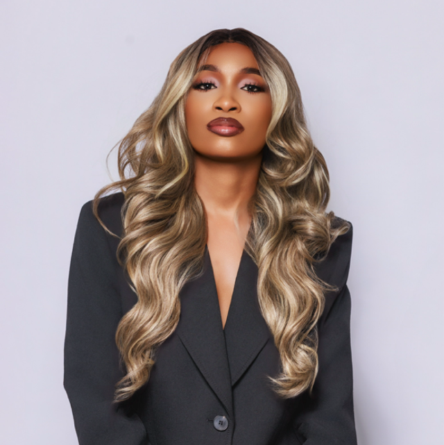 Blondie Wifey - Wig 22 pouces blond color Blend hair 