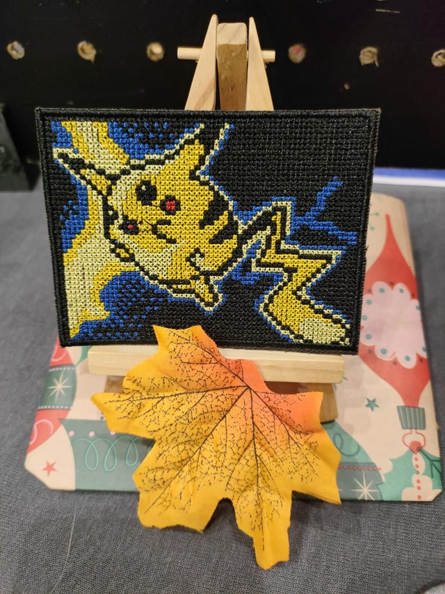 Patch brodé thermocollant pixel art Pik@chu