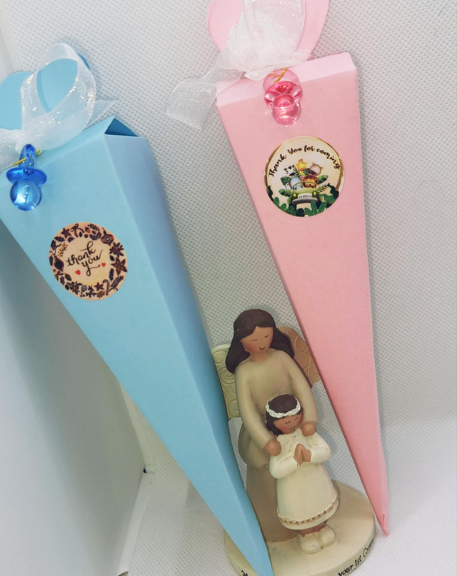 10 pieces Pre-filled Pink favour boxes with sweets. Confectionary and charms included.