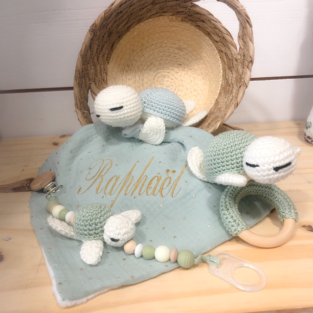 Doudou/hochet/ attache tétine tortue vert amande 