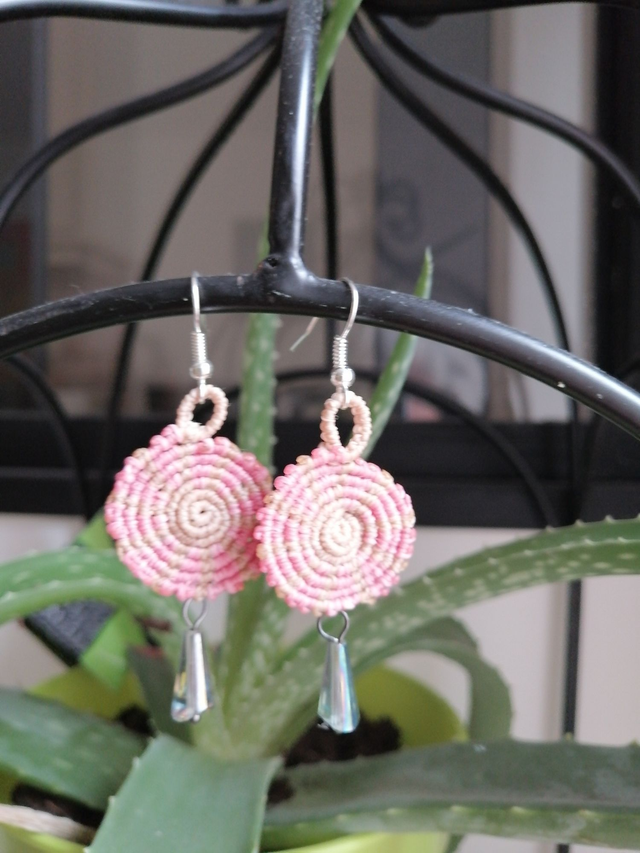 Boucles d'oreilles spirales rose et crème