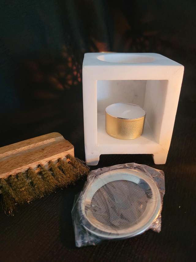 Brûle-encens en Marbre , Fleur de Vie en couleur Or – Pour poudres, herbes et résines sacrées+ brosse offerte.