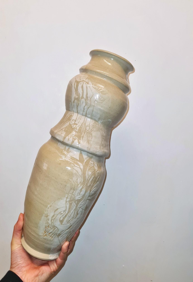 Grand vase offrir et cueillir des fleurs 