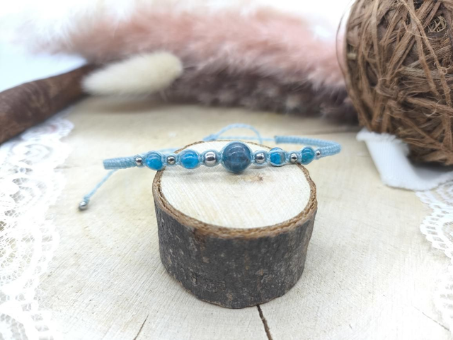 Bracelet fin bleu apatite perles inox