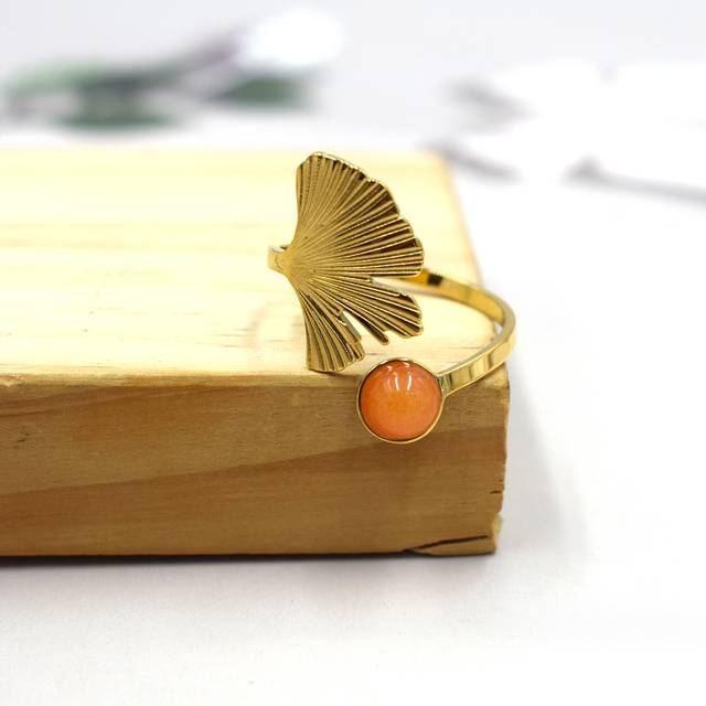 Bague fleur de gingko pierre 