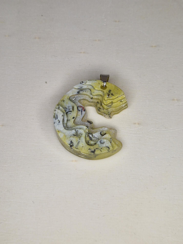 Orgonite, pendentif / 061